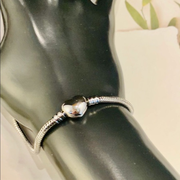 European Heart Clasp Charm Bracelet - Picture 1 of 3